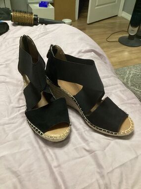 Comfortable & Stylish Gentle Souls by Kenneth Cole Black Espadrille size 8.5
